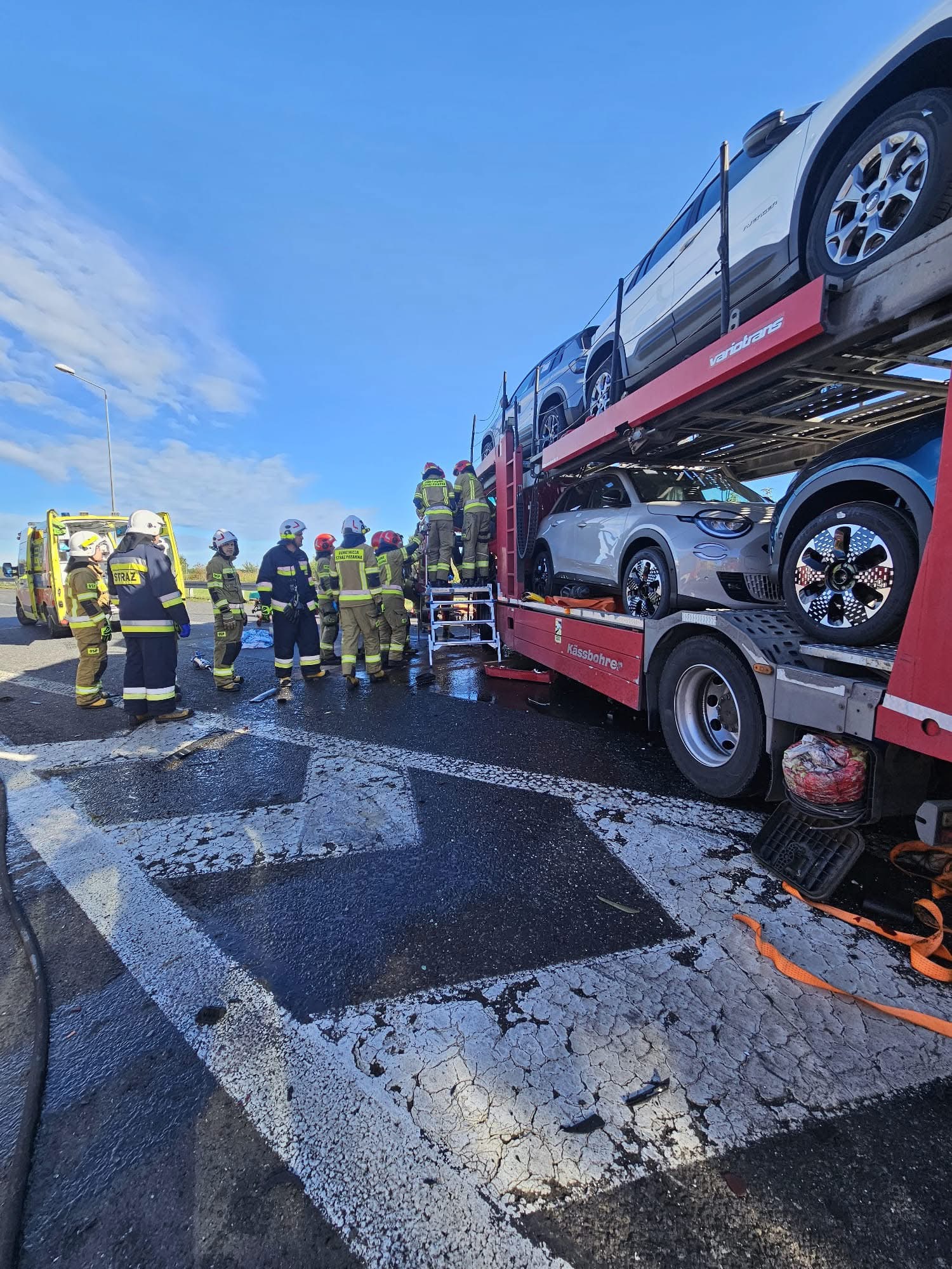 Wypadek na autostradzie. Zderzyły się dwa samochody ciężarowe