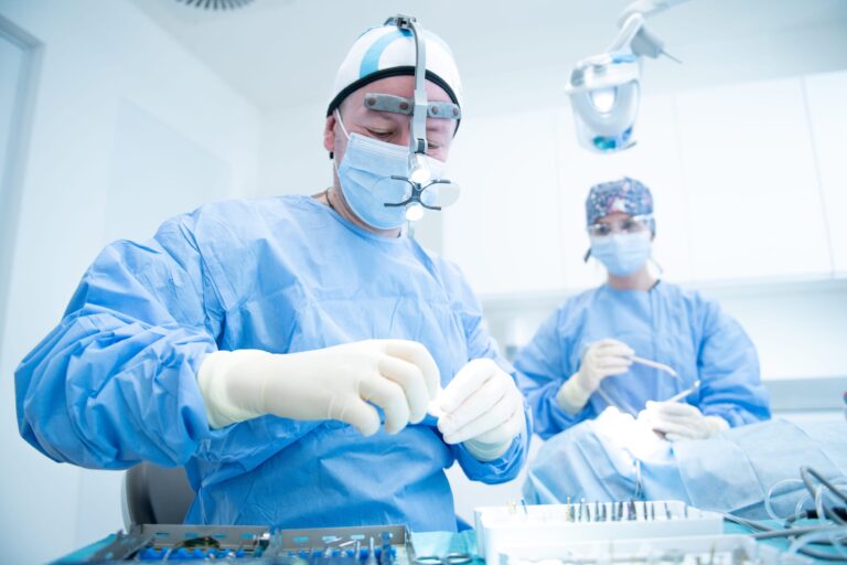 Nowoczesne rozwiązanie implantologiczne All-on-4 – poznaj najważniejsze fakty