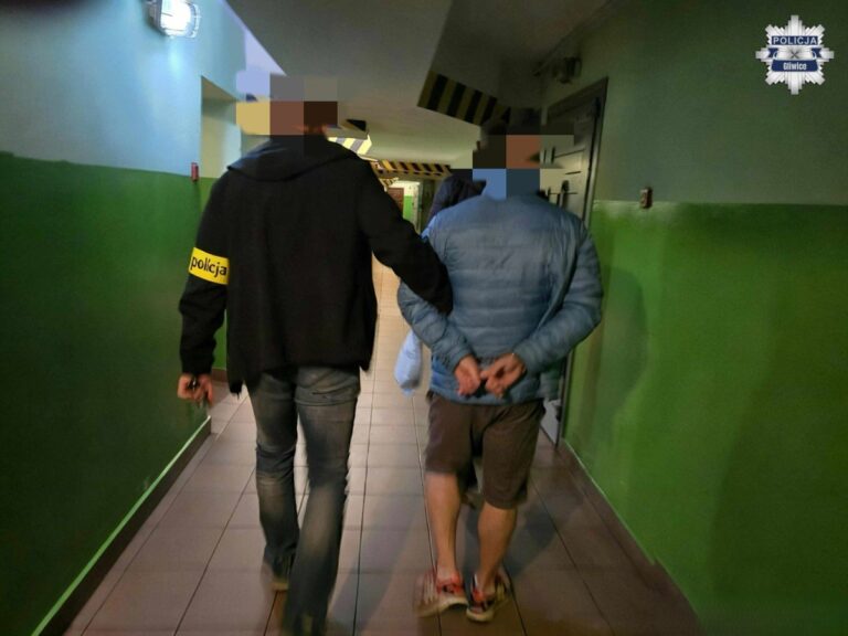 Był agresywny wobec matki. Miał w domu narkotyki