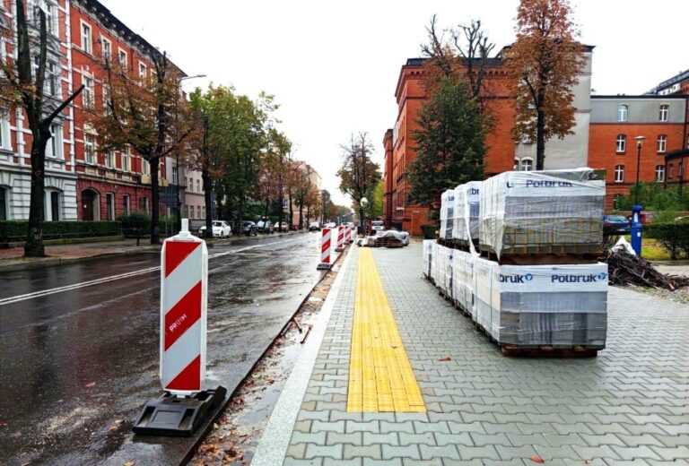 Kościuszki czeka na autobusy – kolejny przystanek w budowie