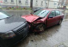 Miał prawo jazdy od kilku miesięcy. Wpadł w poślizg n