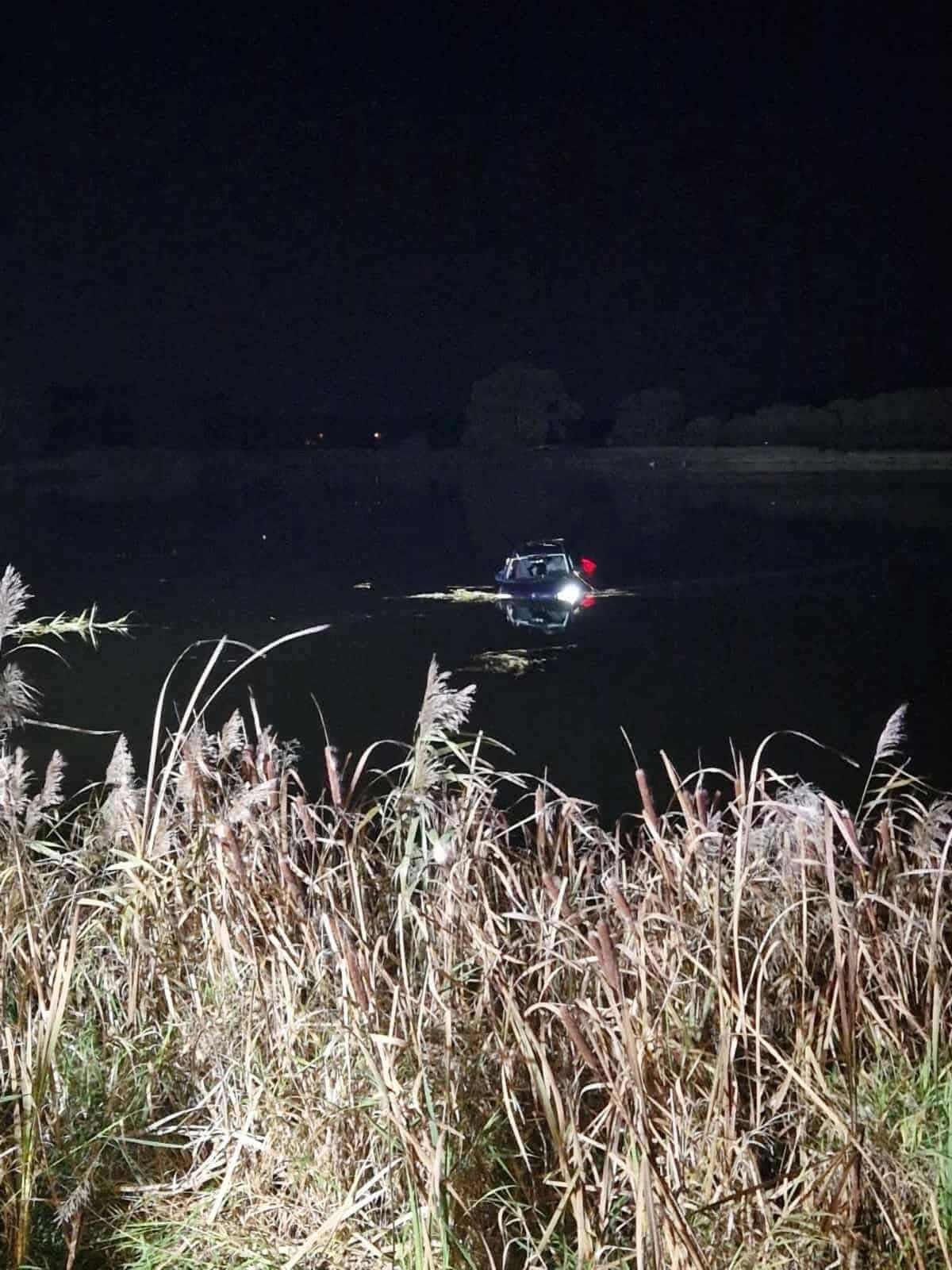 Kierowca z Gliwic wjechał do stawu! Stracił panowanie nad autem