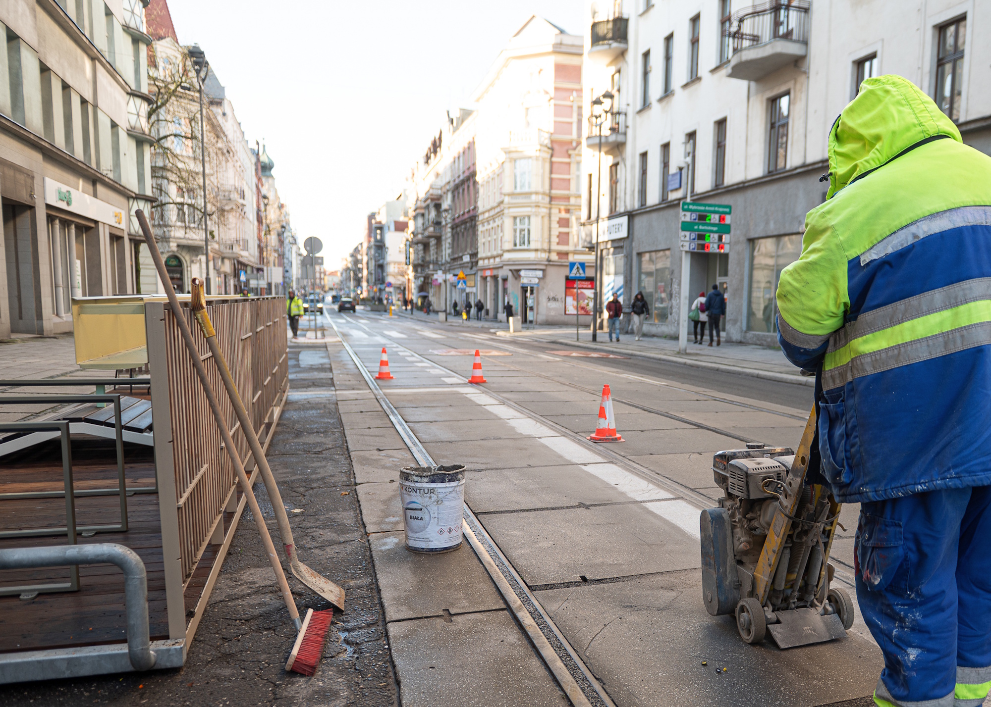 Usuwają „meandrowanie” na ul. Zwycięstwa. Prototypowanie to pomysł urbanistki