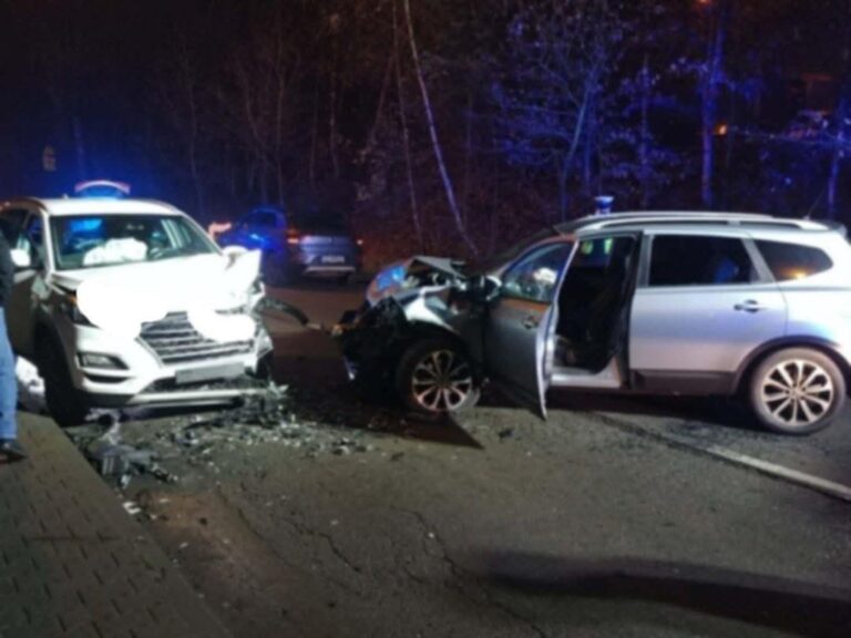 Wypadek w Łabędach. Droga zablokowana