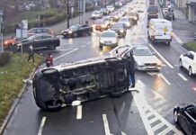 Zderzenie na Rybnickiej. Ambulans na boku IMG