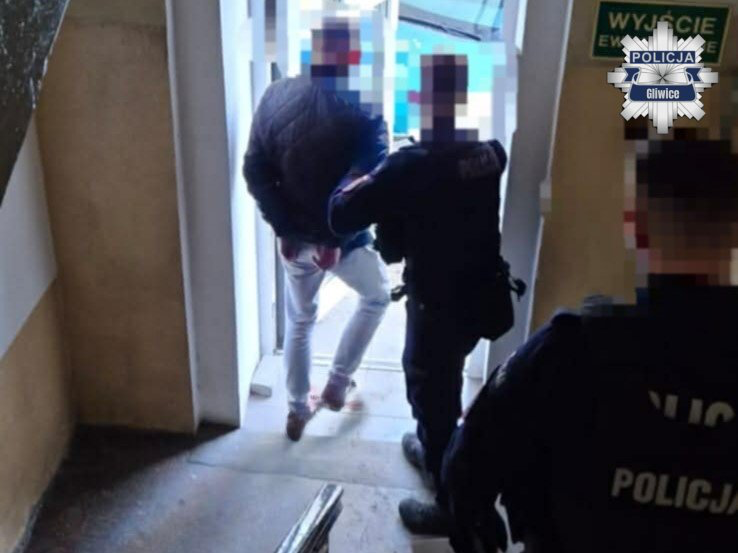 Zasnął za kierownicą na środku ulicy. To był początek jego problemów