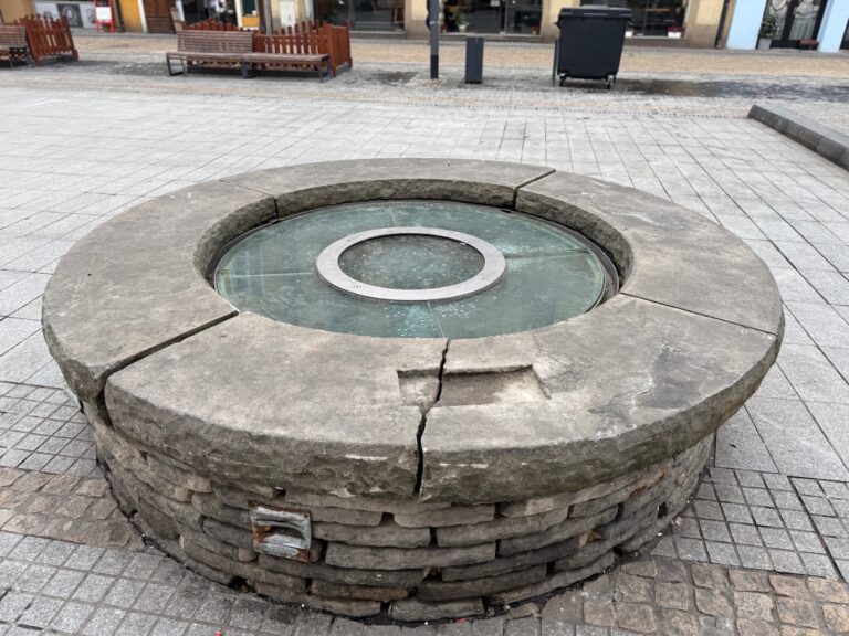 Studnia nie przetrwała spotkania z wandalem. Trzeba ją naprawić