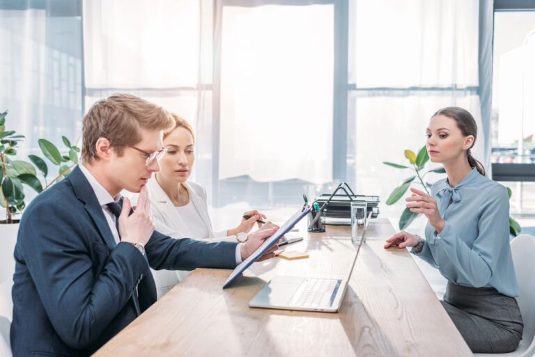 Cyfryzacja HR: jakie korzyści czerpią kadry z nowoczesnych systemów do rejestracji czasu pracy?