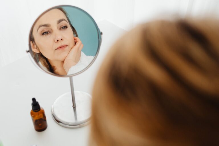 Dlaczego skóra nie starzeje się równomiernie na całej twarzy?