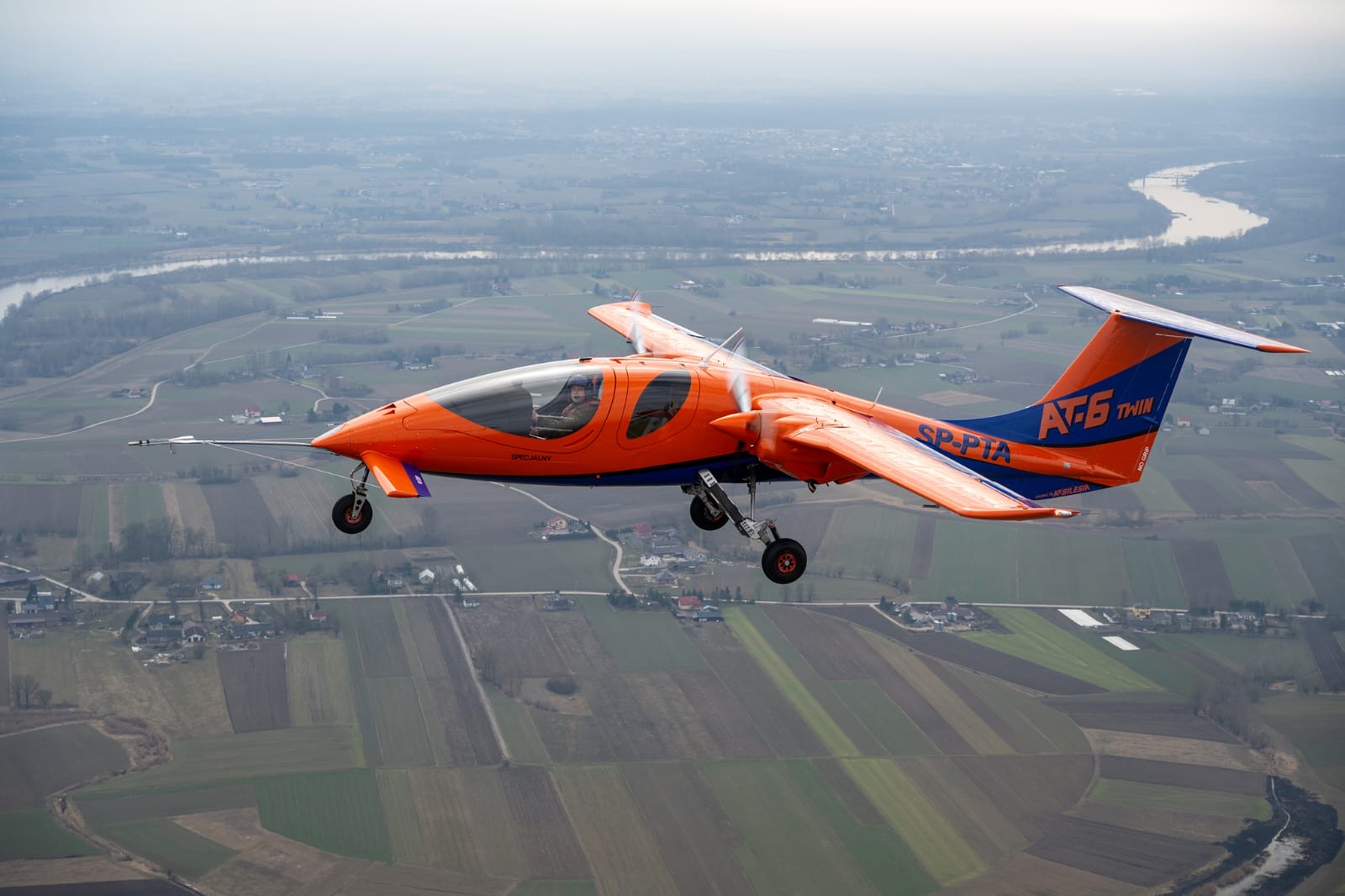 Nowy dwusilnikowy samolot z Gliwic w testach. AT-Silesia przygotowuje się do produkcji