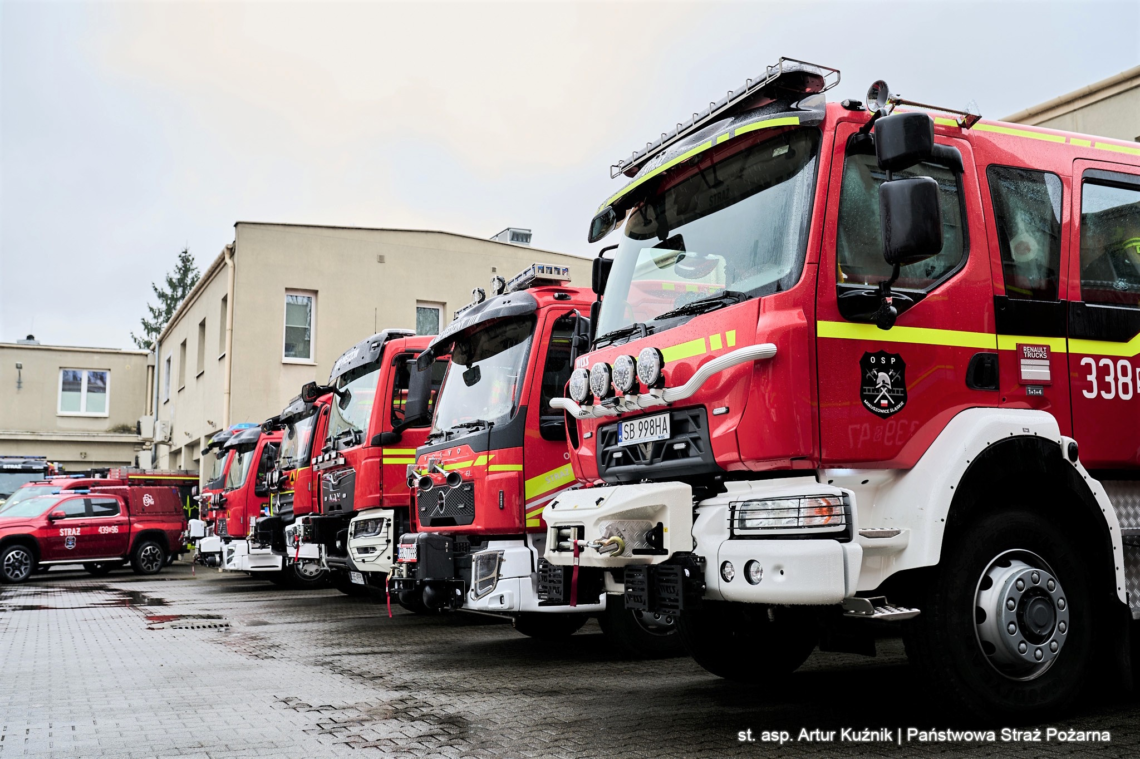 43 nowe samochody dla śląskich strażaków za ponad 45 mln zł. Do Gliwic trafił wóz ratowniczo-gaśniczy