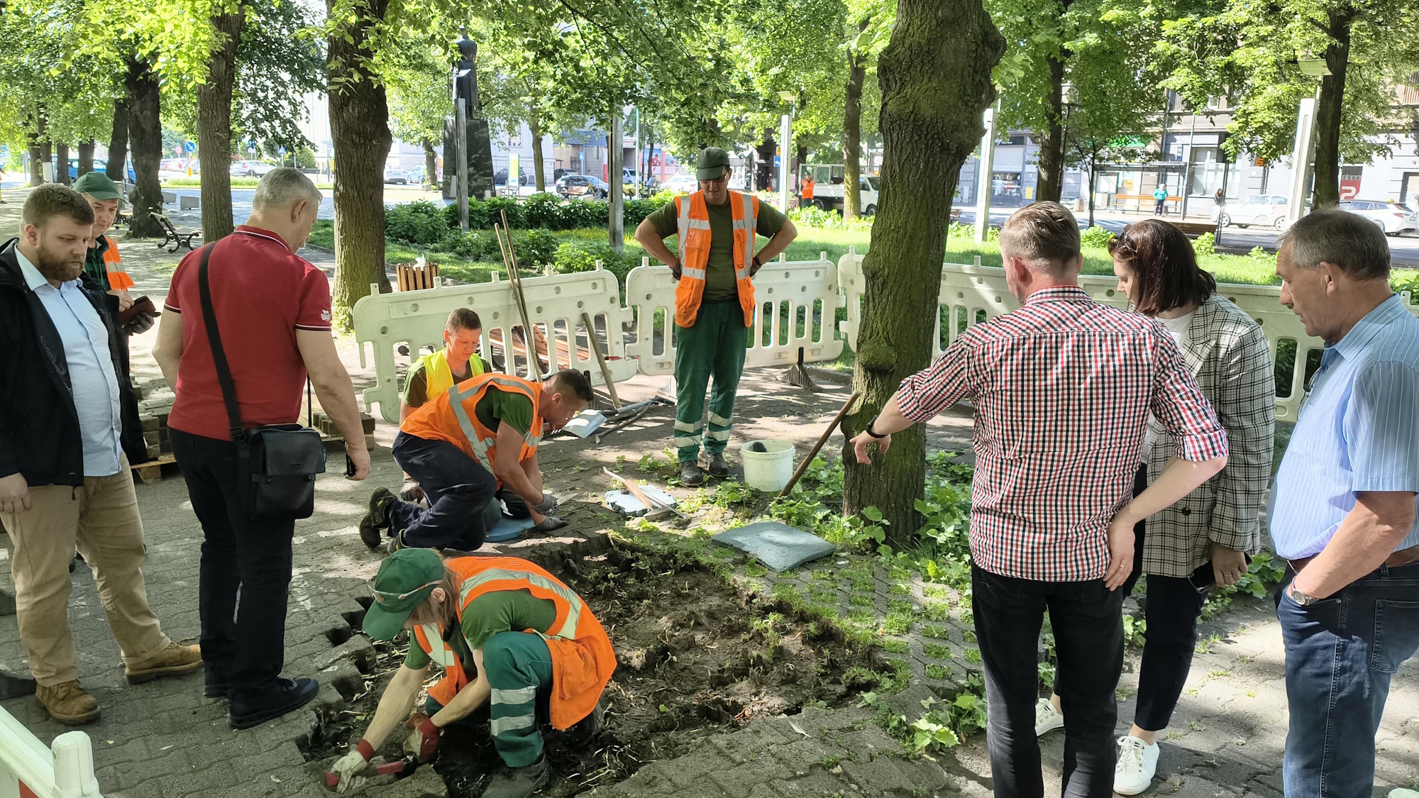 Plac Piłsudskiego zostanie częściowo odbrukowany