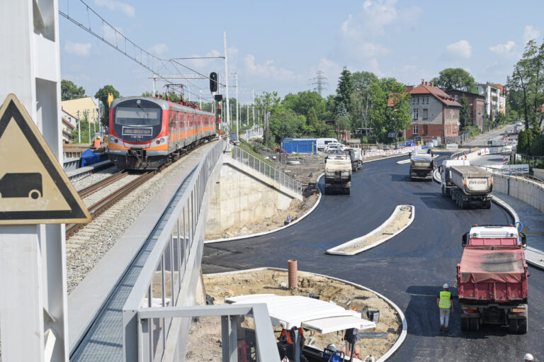 W Łabędach przy PKP prace już na półmetku. Zakres prac robi wrażenie