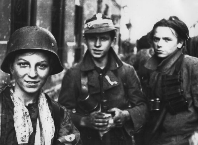 Młodzi powstańcy warszawscy, r. J.Tomaszewski Młodzi powstańcy warszawscy, r. J.Tomaszewski
